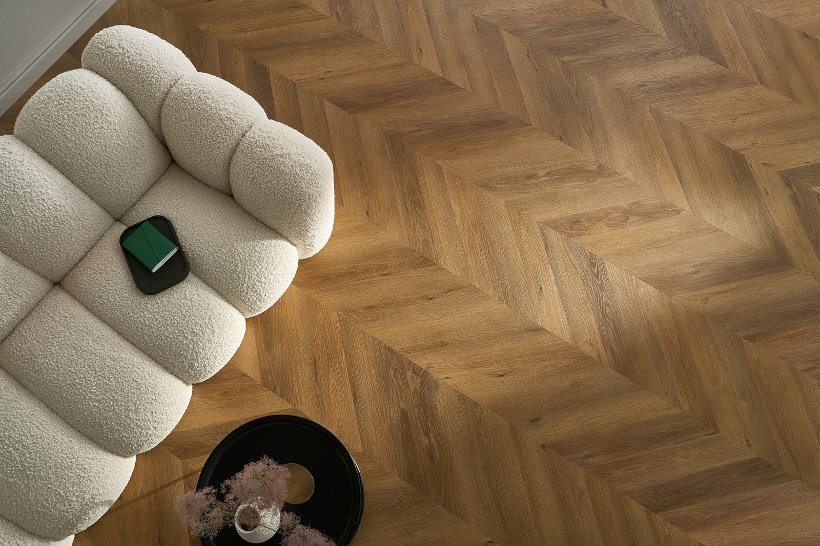 LVT-vinilna-talna-obloga-Chevron-Frisco-Oak-41472-ambient(1)